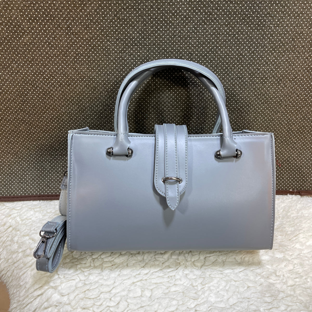 FLAP LOOK HANDBAGS