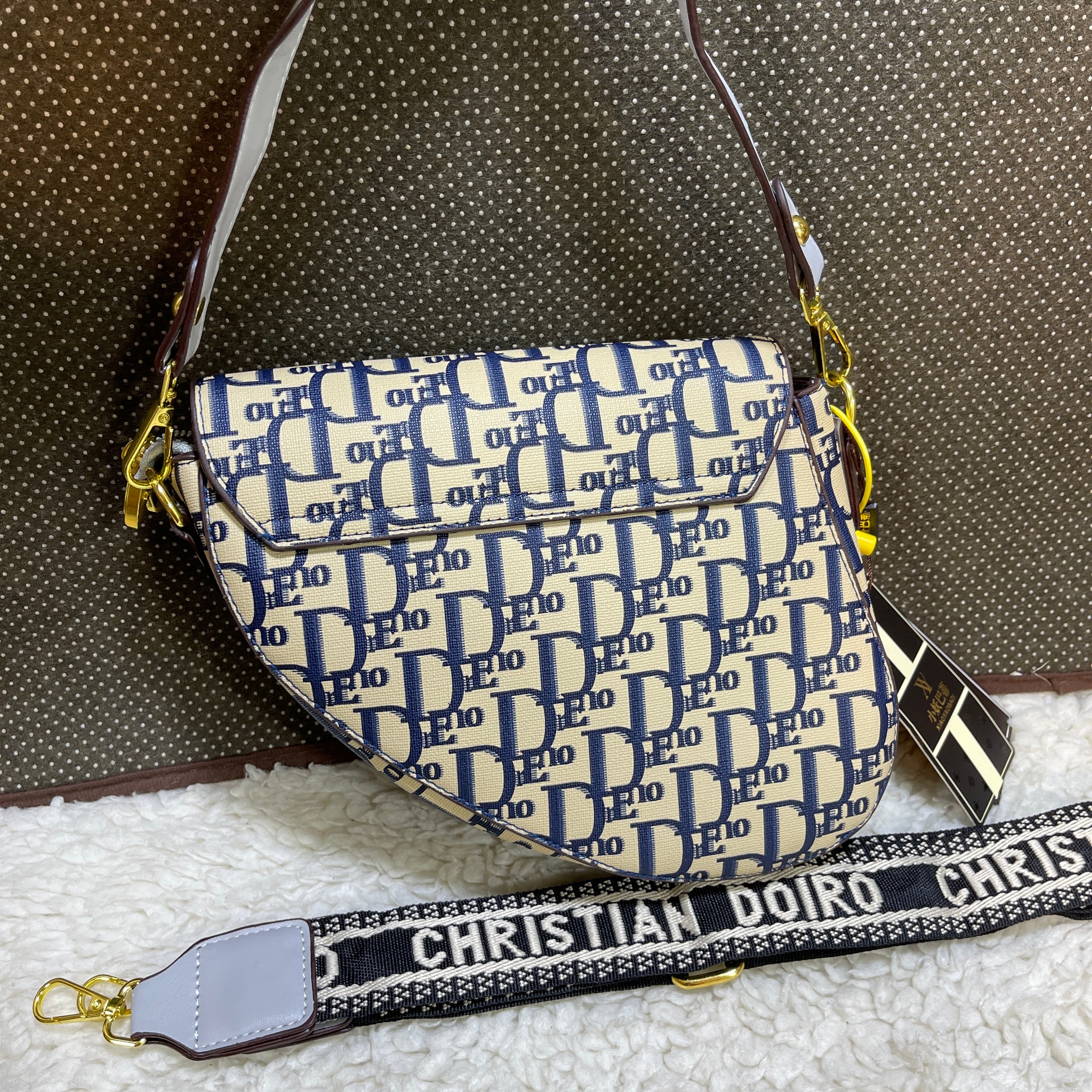 TRENDING CROSS BAGS