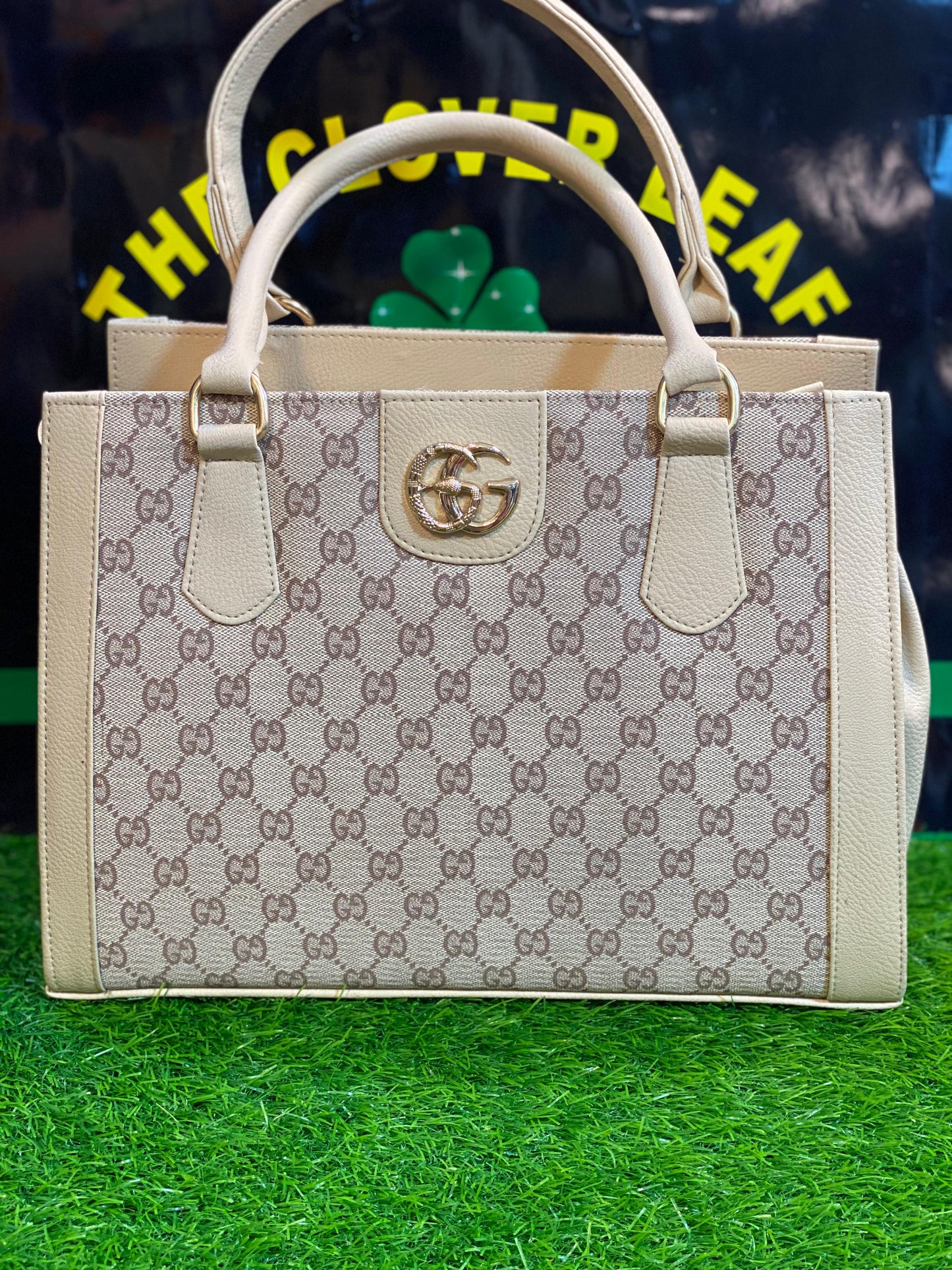 GUCCi HAND BAG