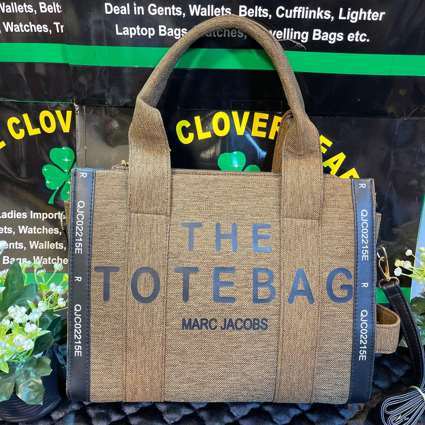 TOT HAND BAG