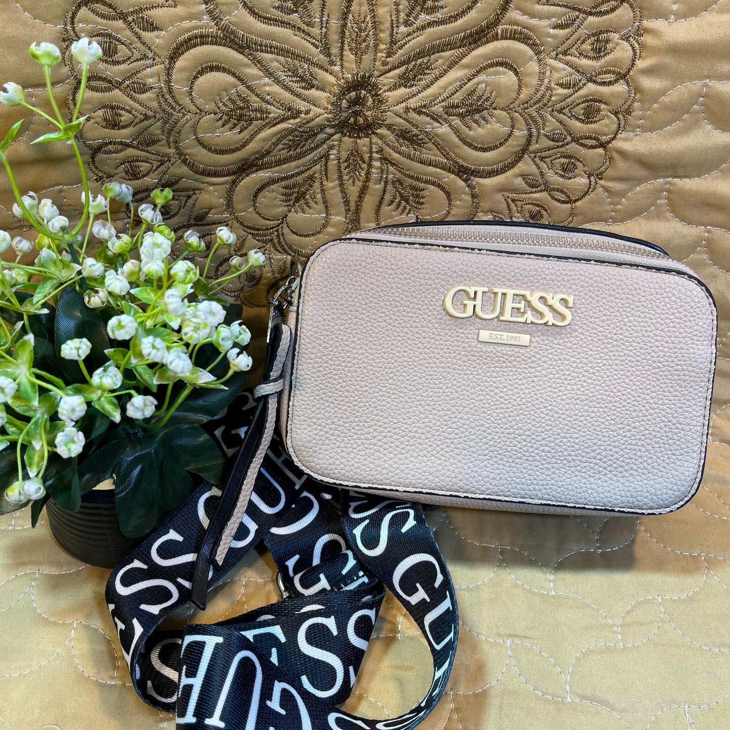 GUSS IMPORTED CROSS BODY BAG