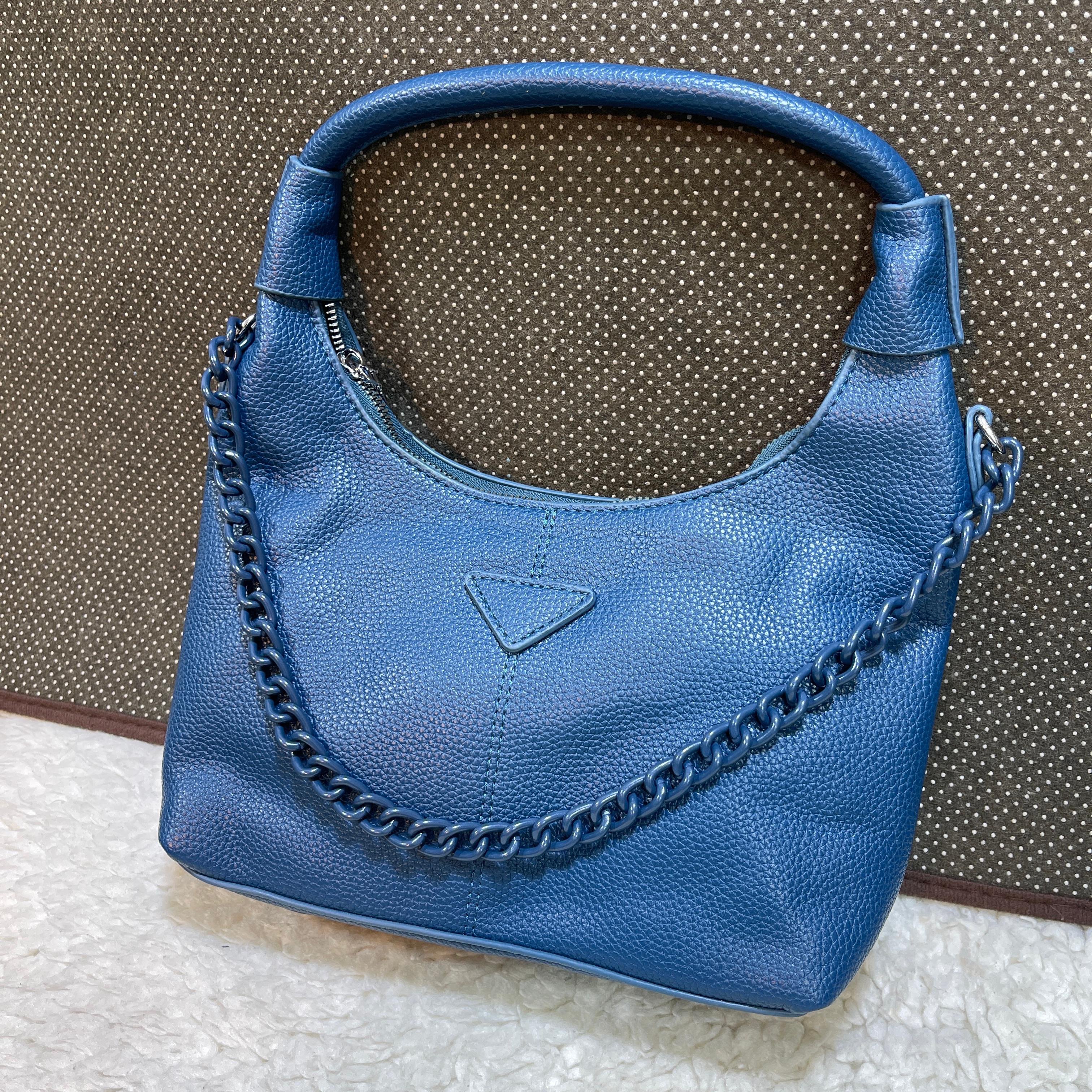 MOON SHAPE CROSS BODY